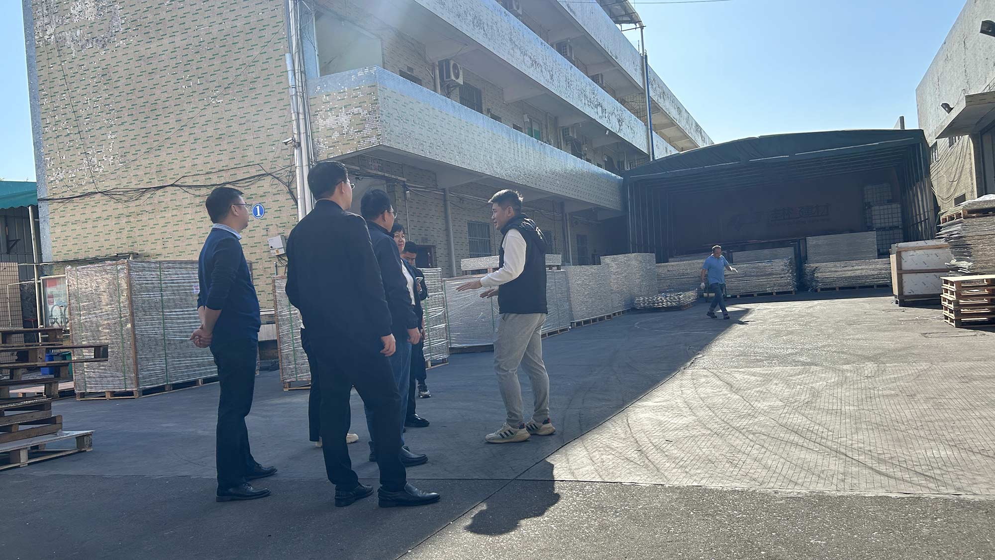 廣西省北流市領(lǐng)導(dǎo)蒞臨廣州市桂彬建材有限公司參觀考察
